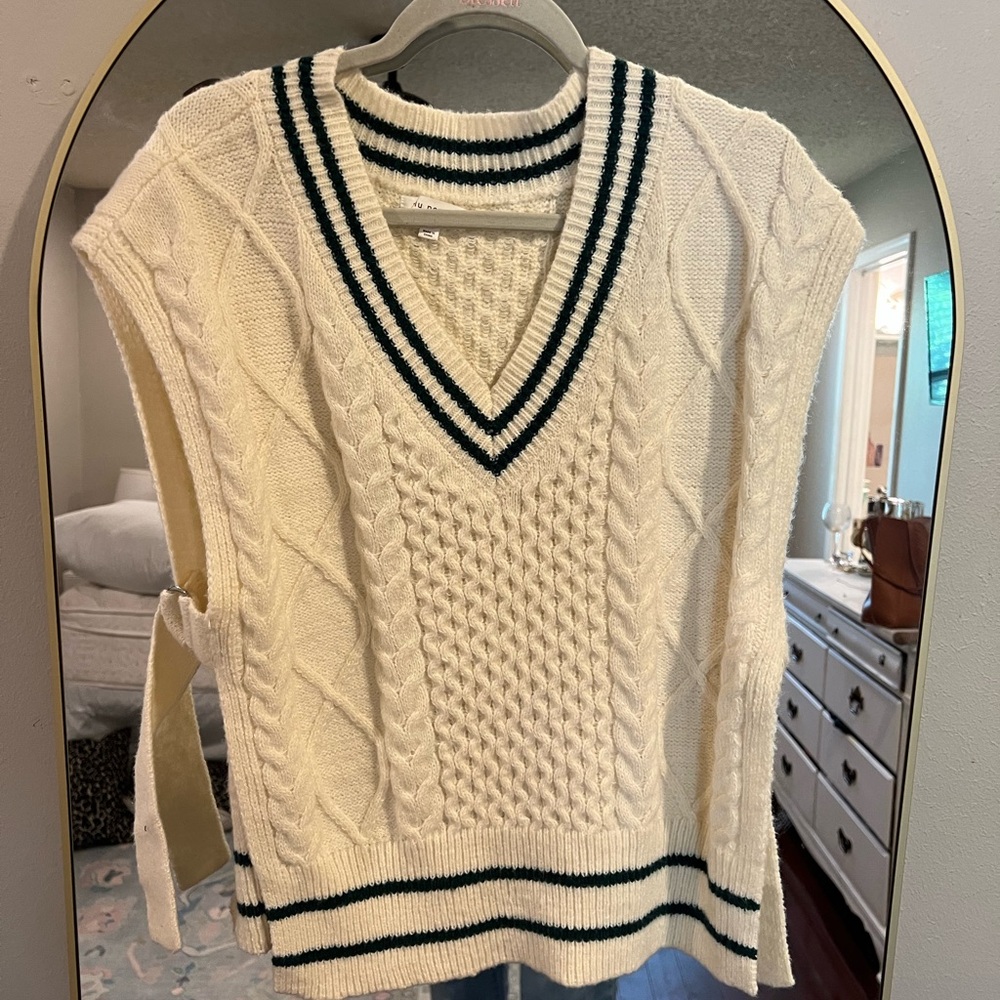 Blu Pepper Cream V-Neck Sweater